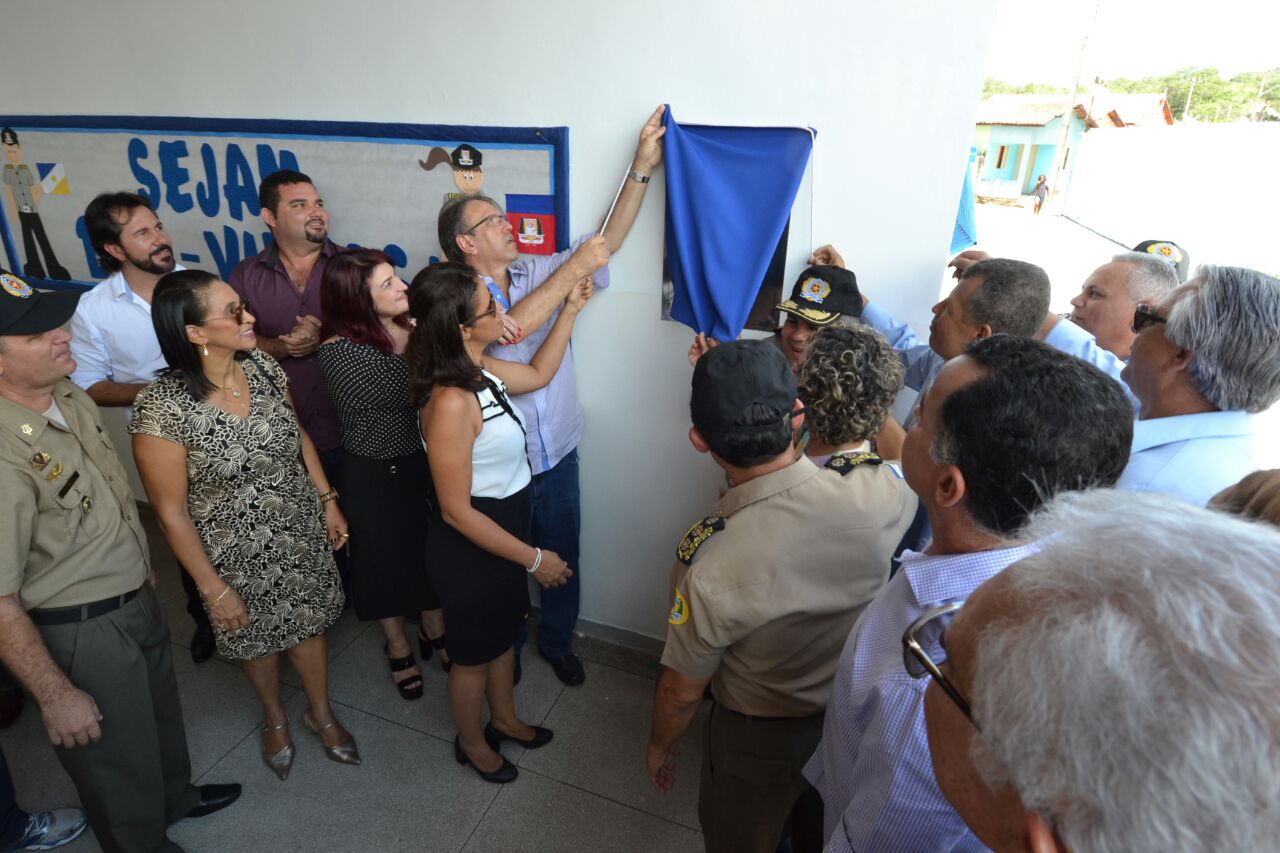 A placa foi descerrada pela professora Wanessa Sechim, pelo governador Marcelo Miranda e autoridades estaduais