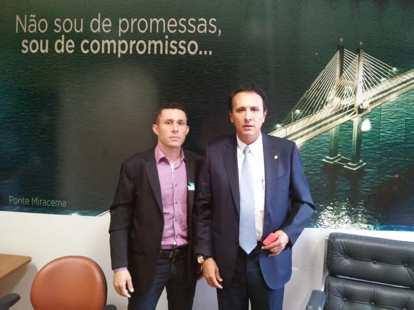 Fabio Gonçalves ao lado do deputado federal, Carlos Henrique Gaguim.