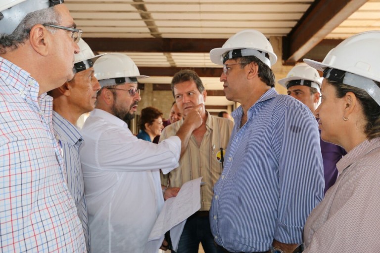 Governador Marcelo Miranda vistoria obras do Hospital Regional de Gurupi e visita obras de centros de ensino