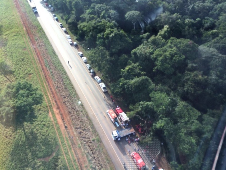 Capotamento na GO-060 deixa uma pessoa morta e dois feridos