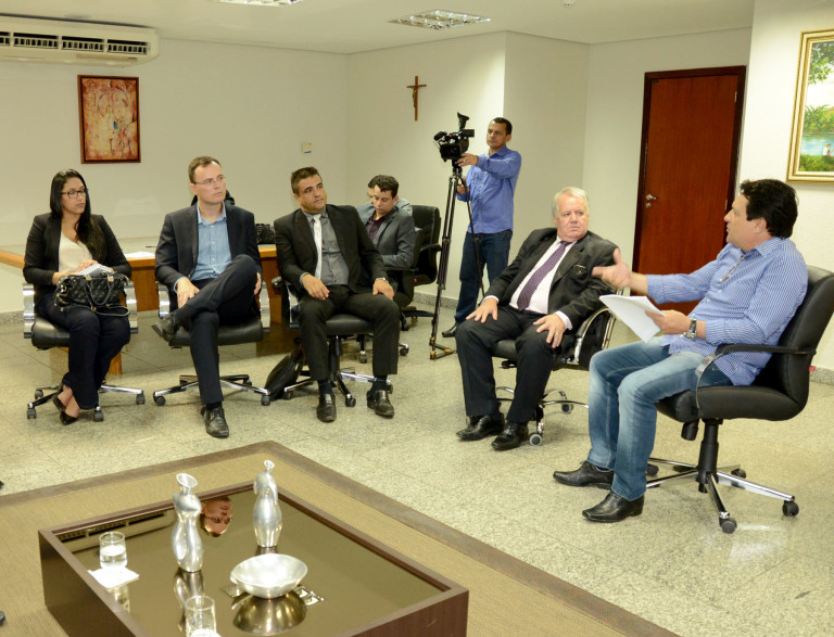 Damaso discute segurança pública com membros da OAB