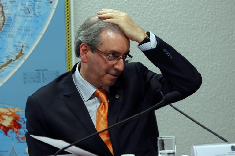 Cunha ameaça ir à Justiça contra deputados que o criticaram
