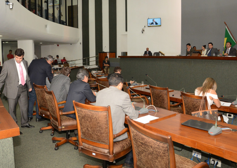 Deputados derrubam da taxa de inspeção veicular ambiental