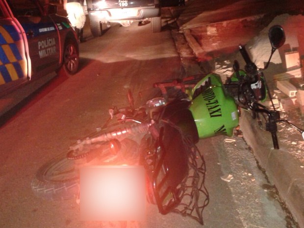 Preso suspeito de roubar moto de mototaxista e assaltar pizzaria, em GO
