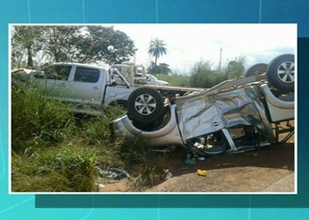 Três pessoas ficam feridas após batida entre caminhonetes no Tocantins