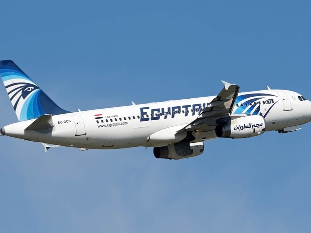 Exército egípcio diz que encontrou destroços de avião da EgyptAir