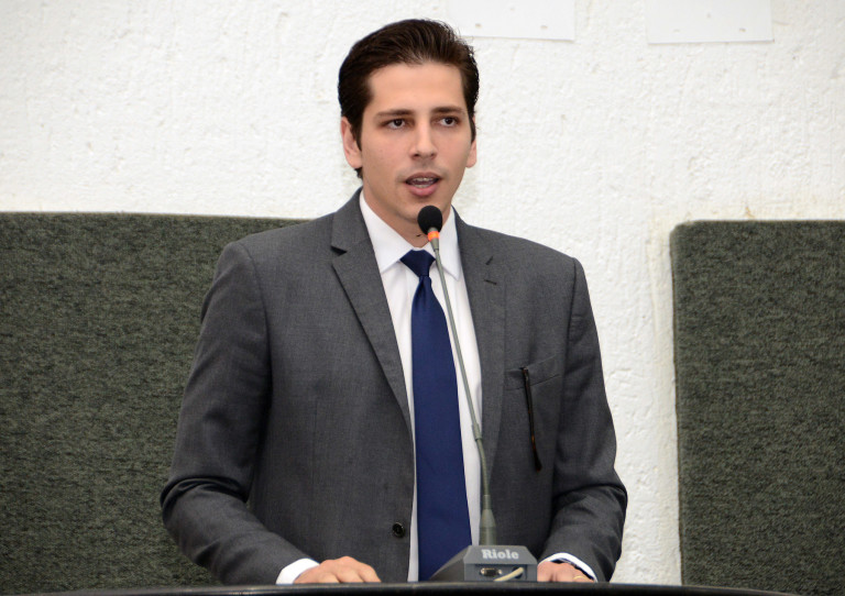 Deputado Olyntho critica a falta de transporte coletivo em  Araguaína