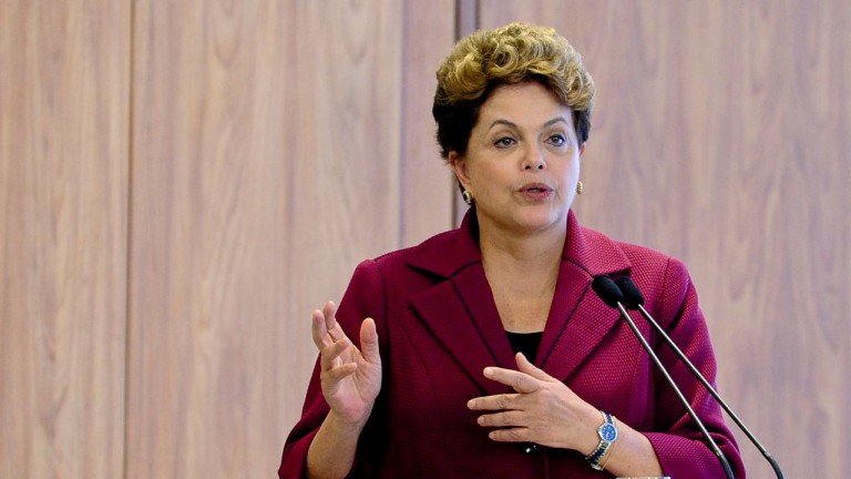 Durante afastamento, Dilma manterá direito a “regalias” do cargo