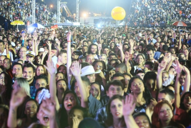 Shows, leilões, rodeio e muita badalação movimentam a 71ª Exposição Agropecuária de Goiás