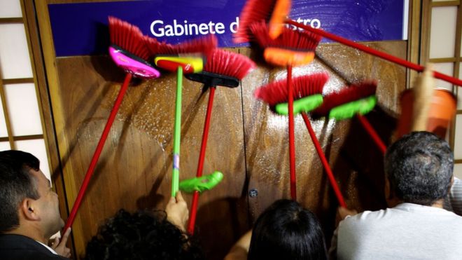 Caso Silveira: ‘Reputação de governo deslizou de frágil para burlesca’, diz jornal