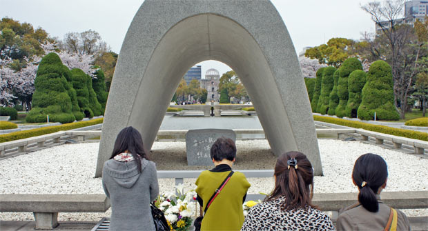 Sobreviventes de Hiroshima esperam desculpas de Obama
