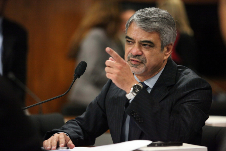 Costa diz que PT continuará lutando contra o afastamento definitivo de Dilma