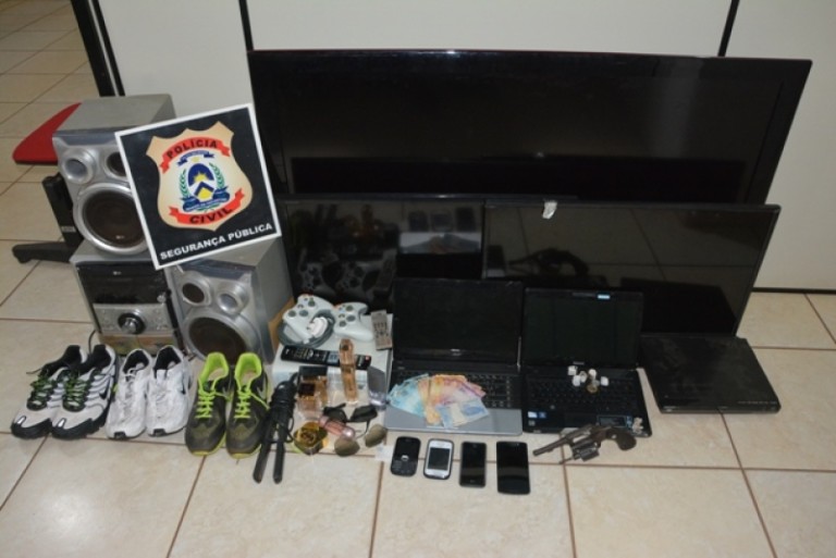 Policiais prendem suspeitos de assalto na casa de vereador