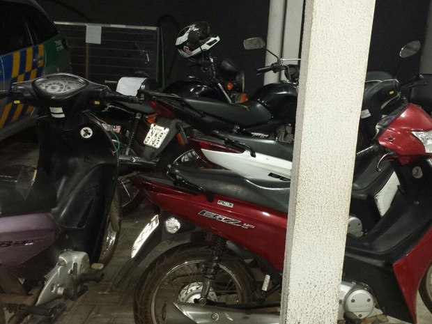 Menores são apreendidos com motos roubas em boate de Goiânia