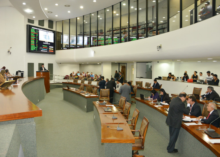 Deputadas solicitam audiência para debater violência contra a mulher