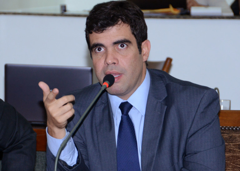 Ayres propõe isenção de IPVA para veículos com mais de 15 anos