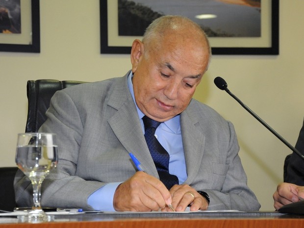 Com pneumonia, Siqueira Campos deve permanecer internado