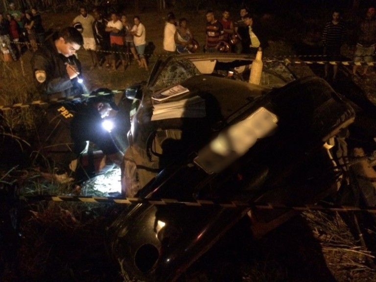 Acidente entre carro e motocicletas mata três no Setor Vale dos Sonhos, em Goiânia