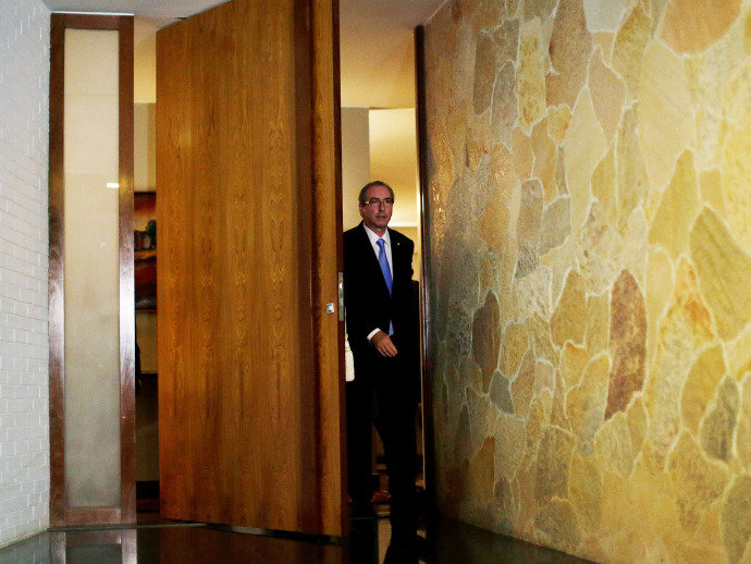 Um mês do exílio de Eduardo Cunha