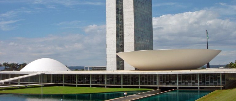 Câmara aprova criação de 14.419 cargos, apesar de promessa de cortes