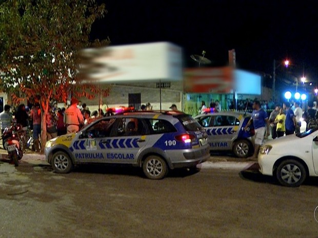Jovem é assassinado com nove tiros em frente a pizzaria em Palmas