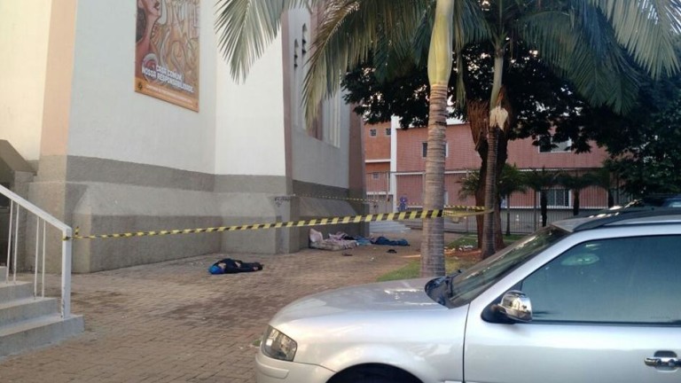 Morador de rua é encontrado morto na Catedral de Goiânia