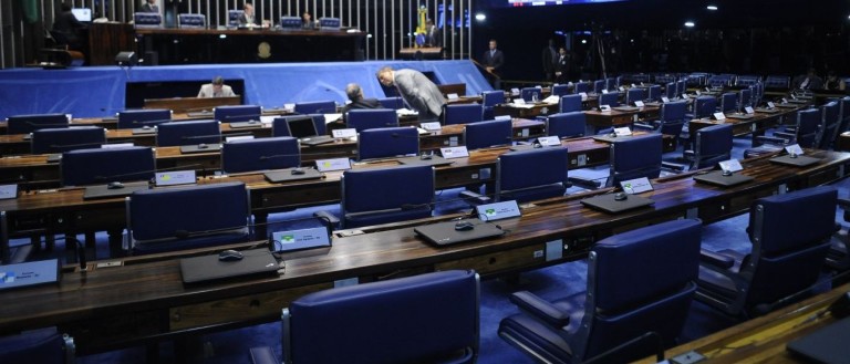 Por votos, aliados de Dilma propõem plebiscito e novas eleições