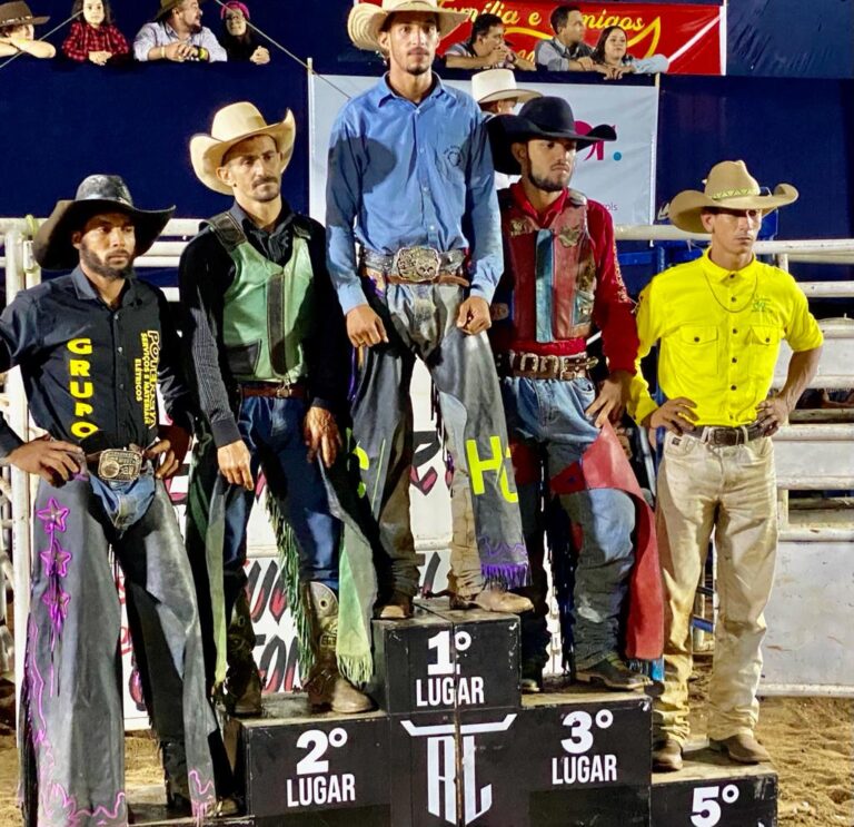 Competidor de Goianésia vence rodeio em touros da Expo Palmeirópolis