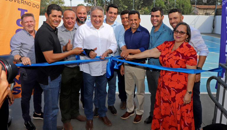 Comunidade educacional de Palmeirópolis comemora recebimento de benefícios em unidades de ensino