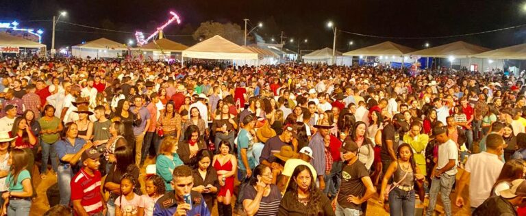 Em Palmeirópolis Thullio Milionário arrasta multidões no último show da noite
