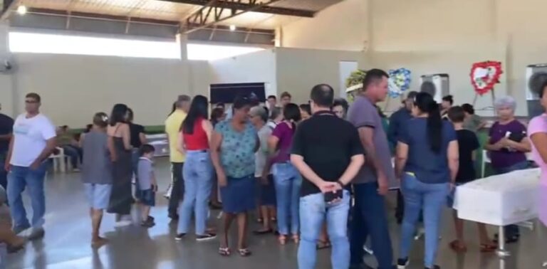 Dor e comoção em Palmeirópolis onde acontece o velório das vitimas do acidente