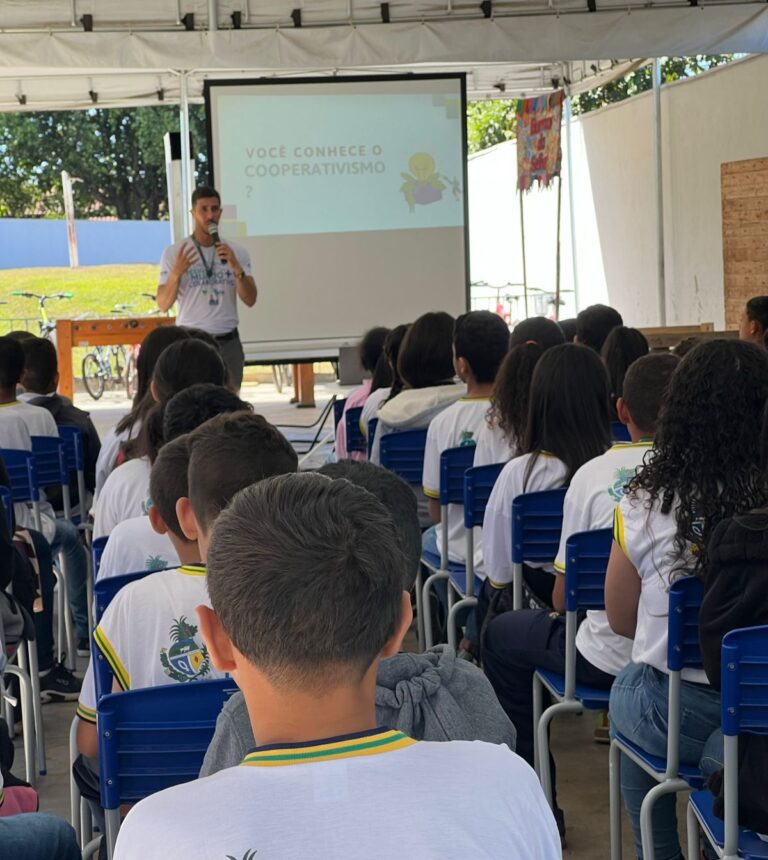 Sicoob Emprecred realiza diversas ações durante a Semana do Cooperativismo 2023