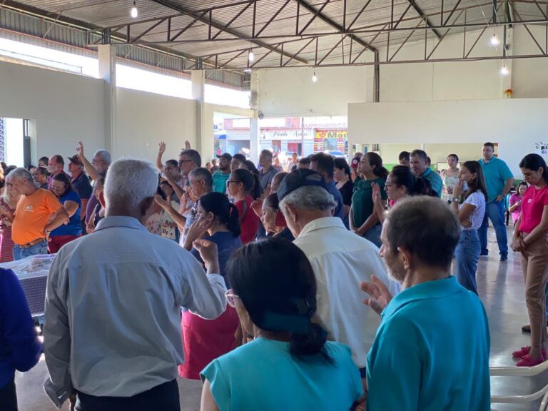 Em velório coletivo familiares e amigos se despedem das vítimas em Palmeirópolis