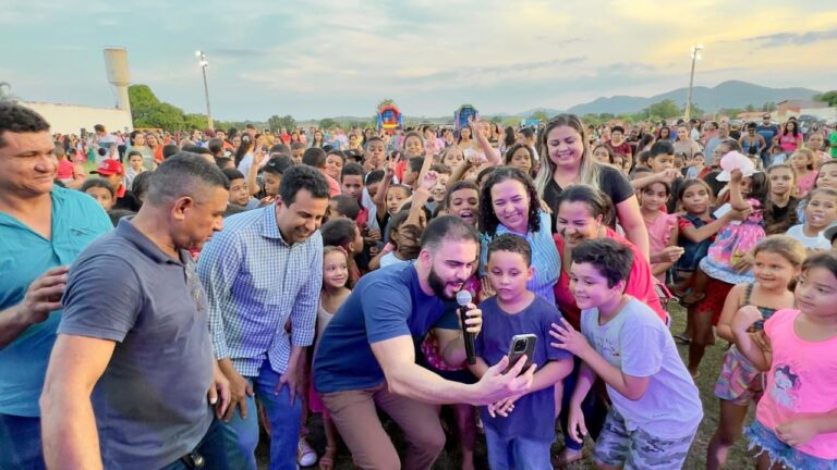 Léo Barbosa e vereadores realizam festa para crianças em Palmeirópolis