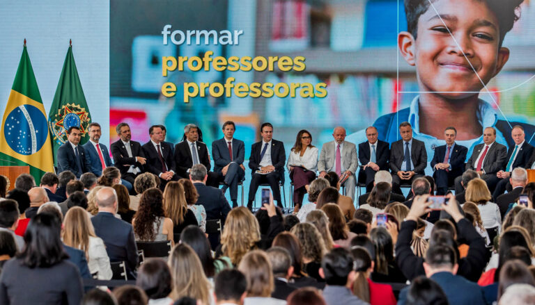 Governador Wanderlei Barbosa honra professores com valorização salarial, estrutura e concurso