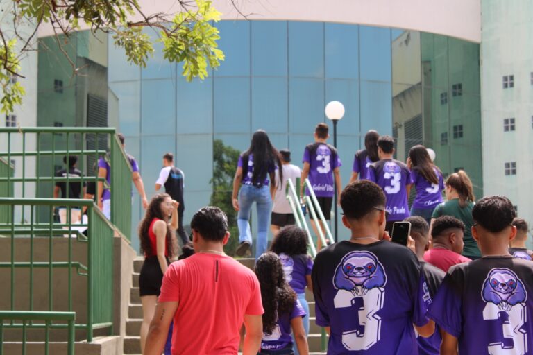 Estudantes de Palmeirópolis realizaram visita guiada à UFT de Arraias