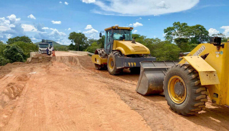 Governo do Tocantins recupera aterro na cabeceira da ponte entre Peixe e São Salvador