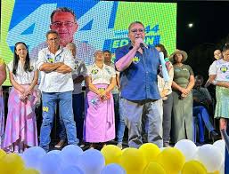 No comício de Daniel Rosa em Palmeirópolis, Edson Reis rebate governador do Tocantins