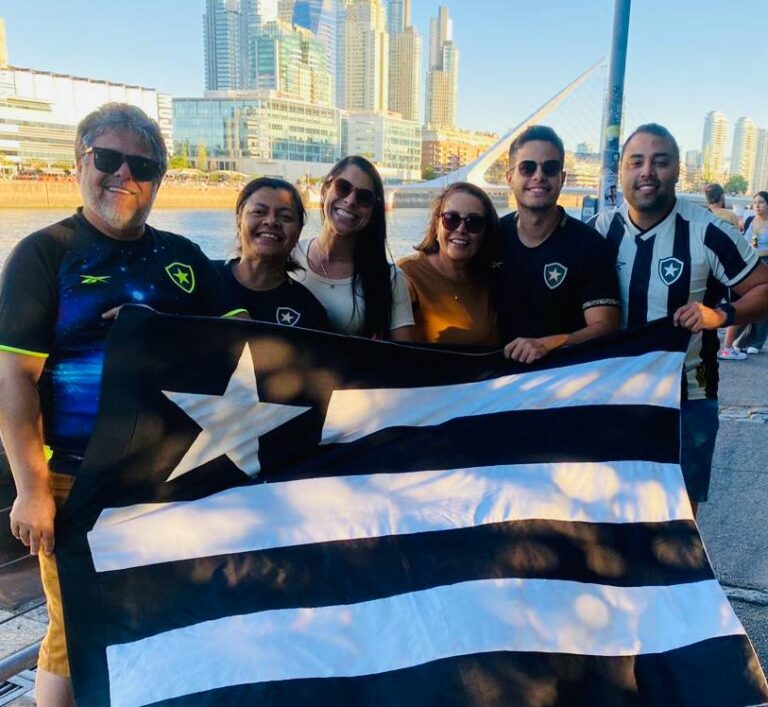 Torcedores goianos se aventuram e vão à Argentina de carro assistir à final da Libertadores