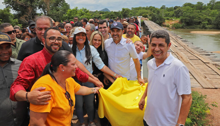 Em Paranã, governador Wanderlei Barbosa participa de inauguração de obras