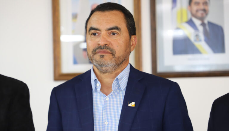 Governador Wanderlei Barbosa assina decreto que isenta imposto do peixe criado no Tocantins