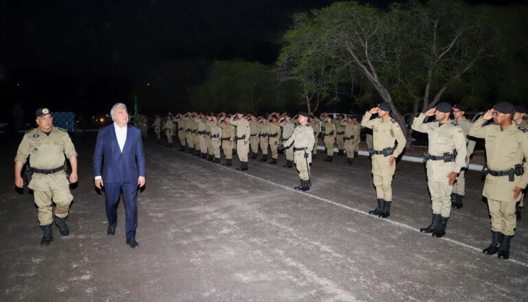 Governador Laurez Moreira participa da passagem de comando da Polícia Militar e afirma que a segurança é prioridade da gestão