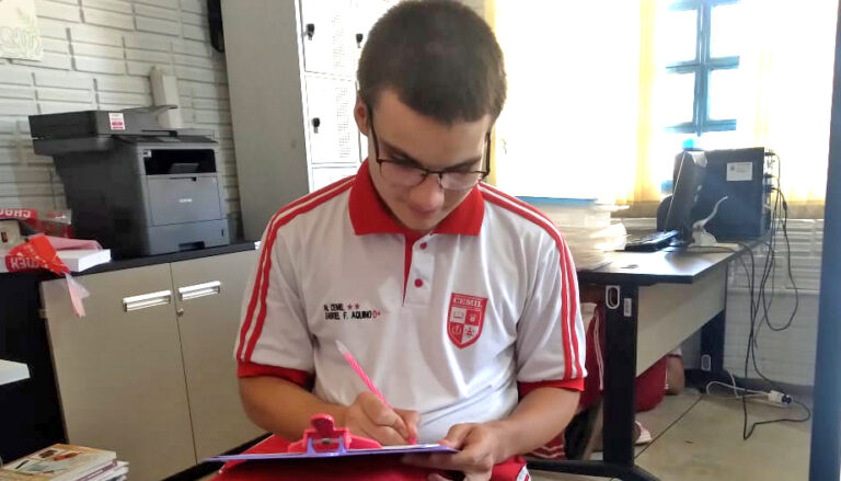 Estudante da rede pública é premiado na fase regional na Olimpíada Nacional de Filosofia